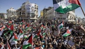 Palestinians wave flags and chant slogans during a rally calling for a reconciliation between the rival Palestinian leading factions Hamas in Gaza and Fatah in the West Bank, March 15, 2011.  Photo by: AP