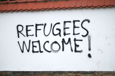 b2ap3_thumbnail_Refugees-Welcome-2-889x592.jpg
