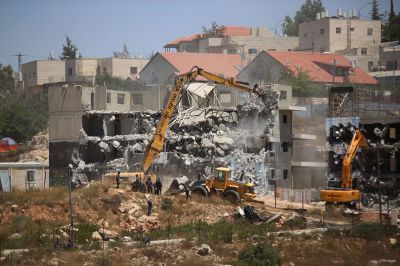 b2ap3_thumbnail_Israeli-forces-use-machinery-to-demolish-buildings-in-ramallah-west-bank-to-build-new-settlements-July-2015.jpg
