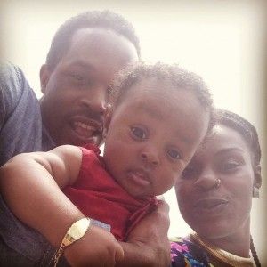 Η Chioma Iwoha και ο Damien Bascom με την κόρη τους Ngozi